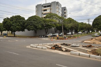 Cruzamento das avenidas Dr. Ângelo Moreira com Amapá recebe readequação