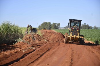 Prefeitura de Umuarama realiza obras de readequação na Estrada Iarama