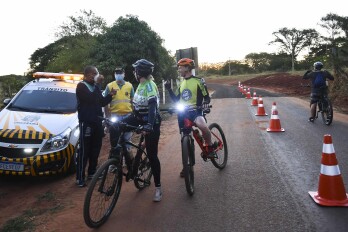 Campanha Maio Amarelo realiza orientações para segurança dos ciclistas