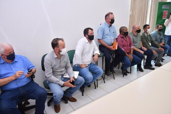 Representantes do Ministério da Agricultura e da Conab visitam Umuarama