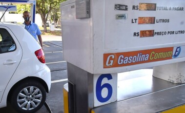 Em Umuarama gasolina custa entre R$ 6,89 e R$ 7,49, diferença de 7%