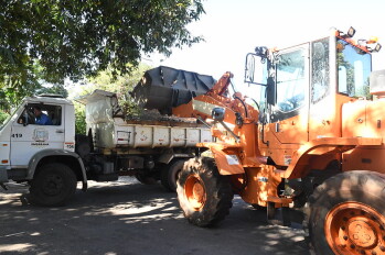 Operação Bairro Limpo retira 80 toneladas de entulhos do Alvorada, Mutirão e San Gaetano